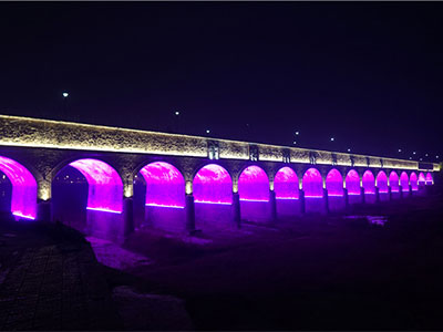 Installation der Außenbeleuchtung 18-öffnende Brücke