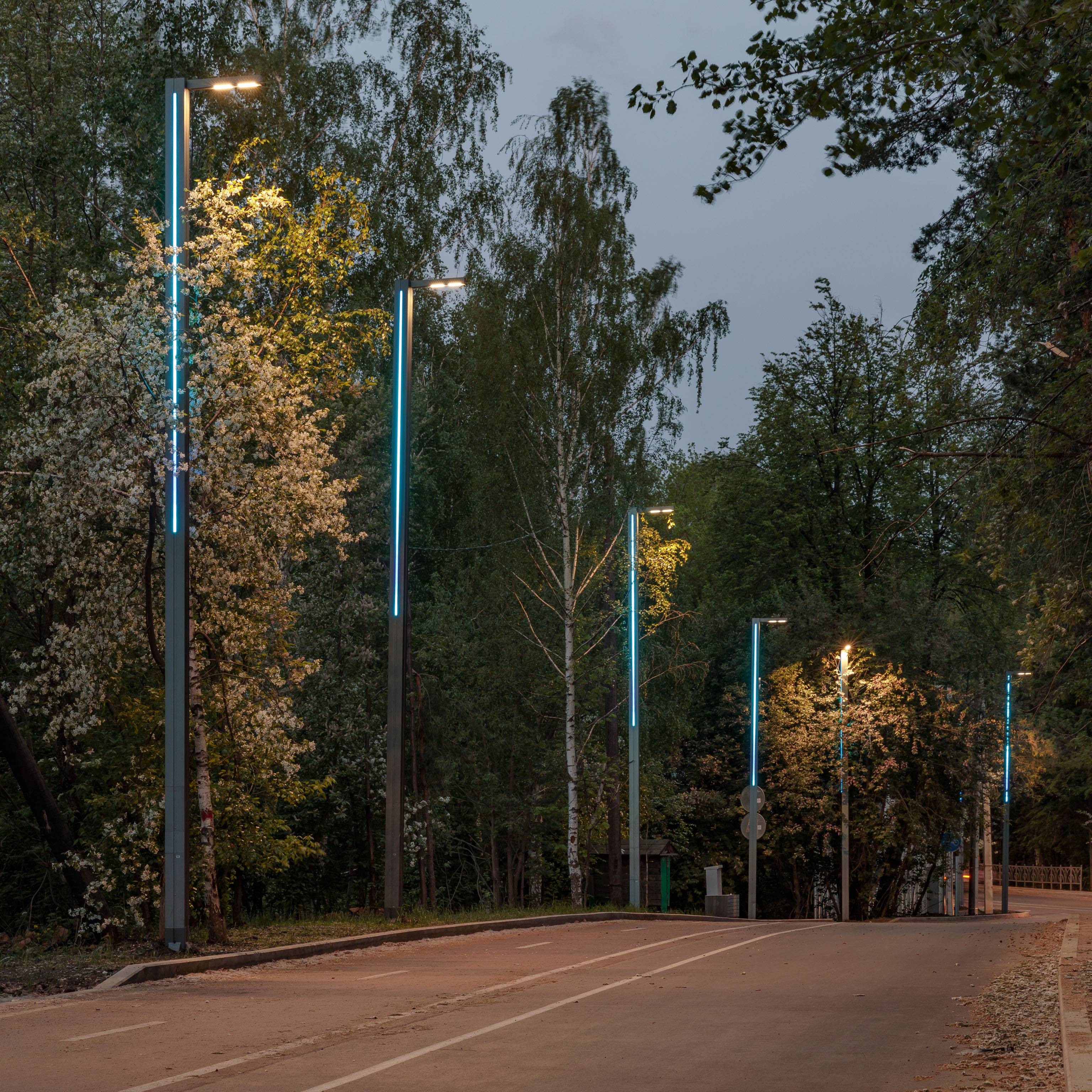 2021.6 Beleuchtung des Sartash Forest Park, Jekaterinburg, Russland